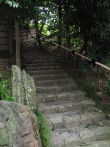 9.四睡庵と3.龍仙湖をつなぐ階段（徳川園）