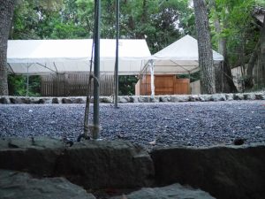 雨儀廊のテントが建てられた御塩殿神社（皇大神宮 所管社）