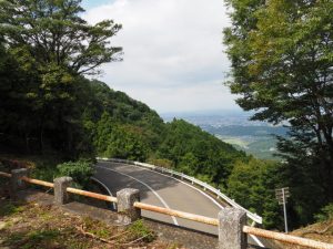 伊勢志摩スカイラインを横断する清水橋（宇治岳道）からの眺望