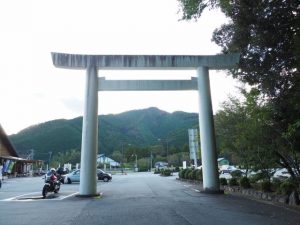 瀧原宮駐車場の鳥居