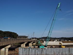 新しい御側橋（五十鈴川）の工事現場
