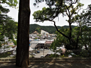 長島神社から眺めた江の浦橋（北牟婁郡紀北町長島）