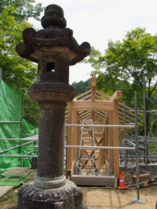 再建が進められている回廊、丹生山神宮寺（多気郡多気町丹生）