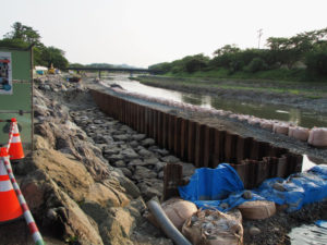 五十鈴川の護岸復旧工事（新橋の下流側）