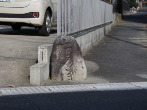 8 自然石の道標（東海道 (13)中富田・西富田・B）