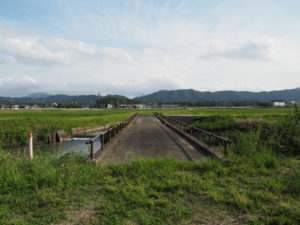 田丸橋の上流側に架かる橋（外城田川）