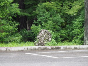 この石は？、せんぐう館付近の観光バス駐車場（外宮）