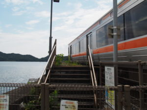2020年3月に閉鎖された池の浦シーサイド駅（JR参宮線）