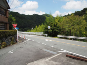 国道166号と合流する和歌山街道（松阪市大石町）