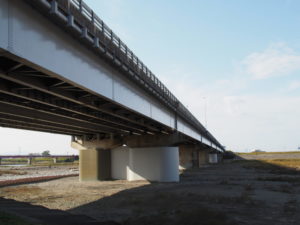 耐震補強工事が進められている宮川大橋