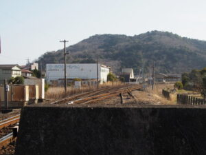 JR参宮線 鳥羽第二踏切付近から望む二見浦駅方向