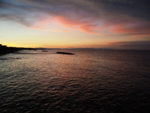 夕景の二見浦海岸